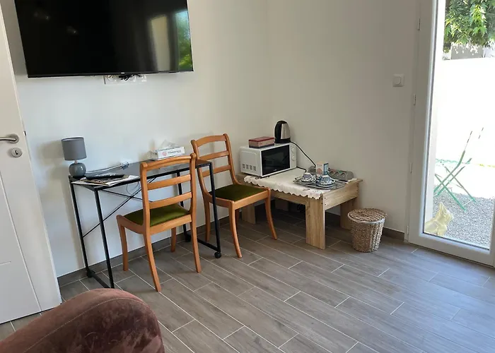 Alojamento de Acomodação e Pequeno-almoço D'hotes Les 3 Moineaux 3*