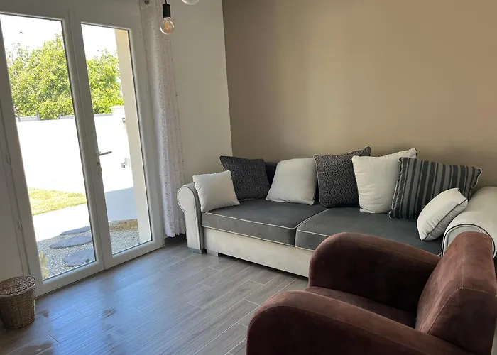 D'hotes Les 3 Moineaux Alojamento de Acomodação e Pequeno-almoço Aigrefeuille-dʼAunis